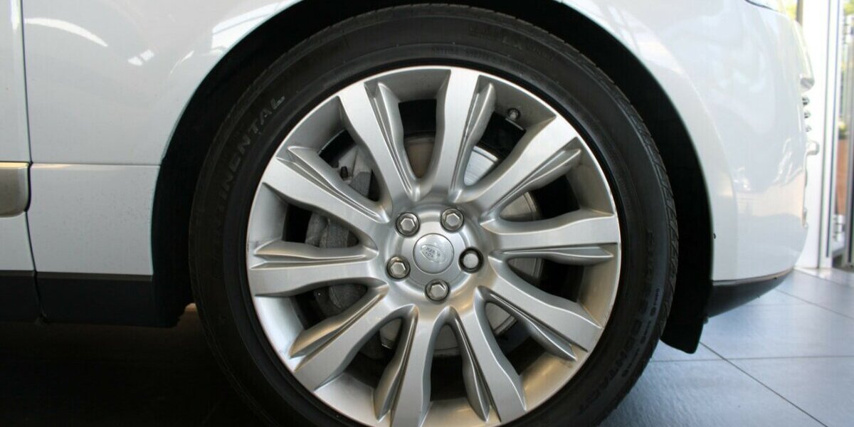 Land Rover Range Rover 4.4 SDV8 Vogue 182.940 km 27.980 &euro; Euskirchen 53881