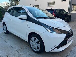 Toyota Aygo (X) 1,0-l-VVT-i x 74.900 km 6.900 &euro; Troisdorf 53844