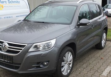 VW Tiguan TEAM orig.ATM ca 52 tkm XENON AHK PARKPILOT 112.432 km 10.450 &euro; Köln 50858