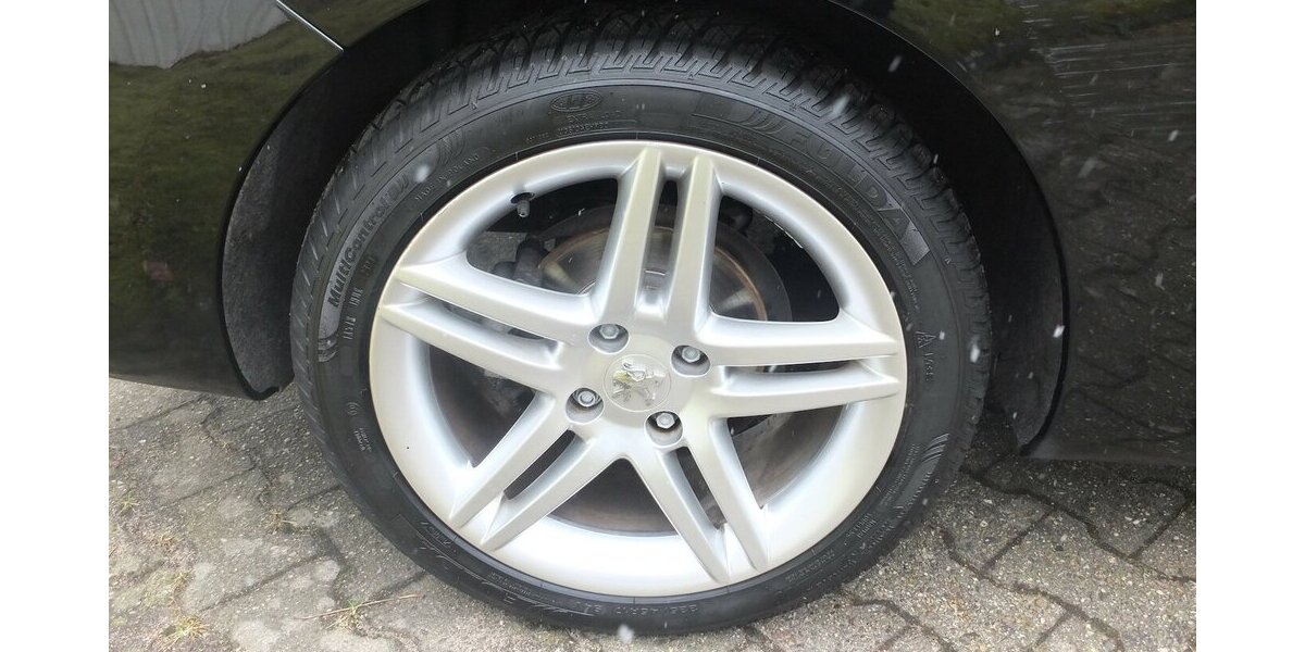 Peugeot 308 PREMIUM NAVI EL.VERDECK KLIMAAUTOM PDC 134.211 km 6.450 &euro; Köln 50858