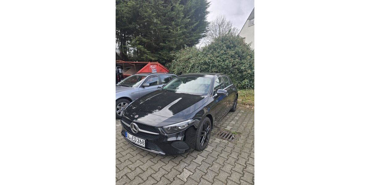 Mercedes-Benz A 180 22.000 km 29.990 &euro; Bergisch Gladbach 51469