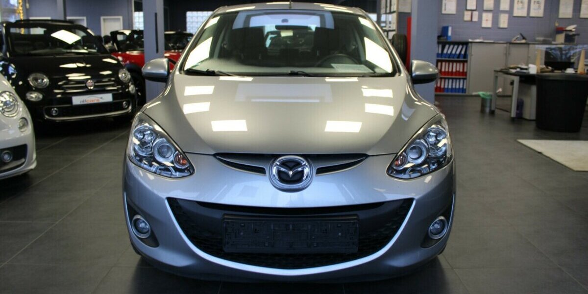 Mazda 2 1.5 MZR Sports-Line 132.930 km 5.980 &euro; Euskirchen 53881